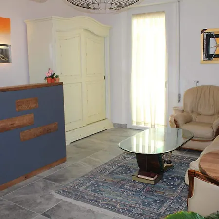 Bed & Breakfast Poggiobonizio 3*